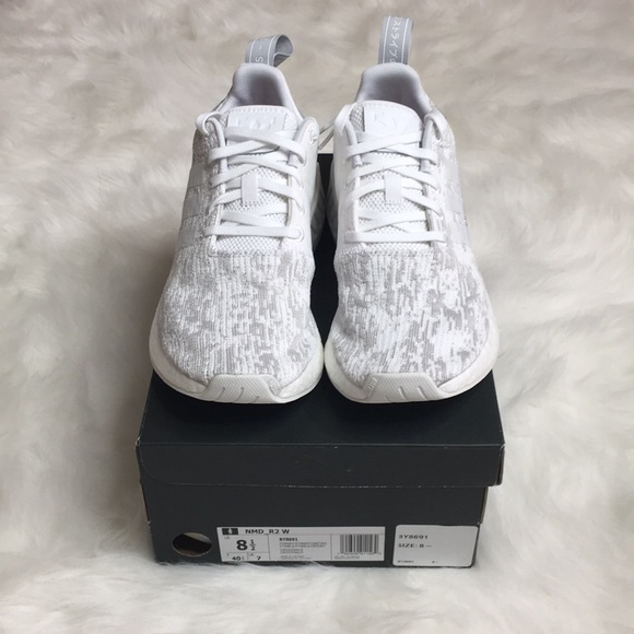 le adidas originali nmd r2 poshmark le adidas originali nmd r2 poshmark